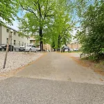 3 Zimmer Apartment ,6 Betten, Wohnkueche Nahe Hauptbahnhof&Parkplatz